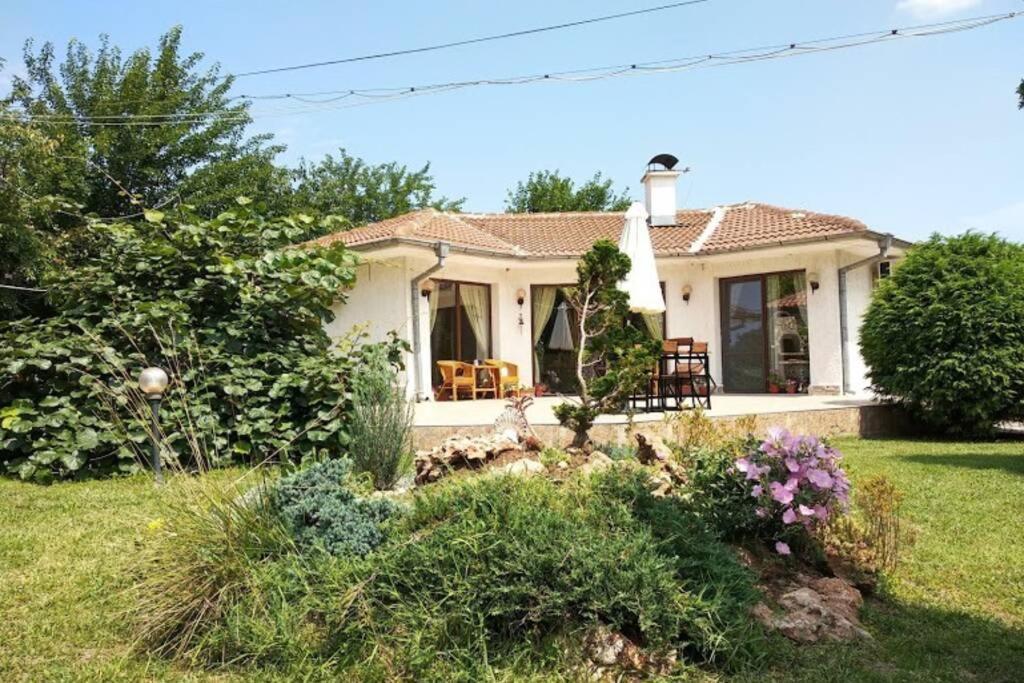 Guesthouse Oasis-Шабла Екстер'єр фото