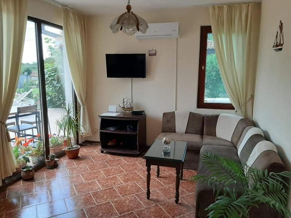 Guesthouse Oasis-Шабла Екстер'єр фото