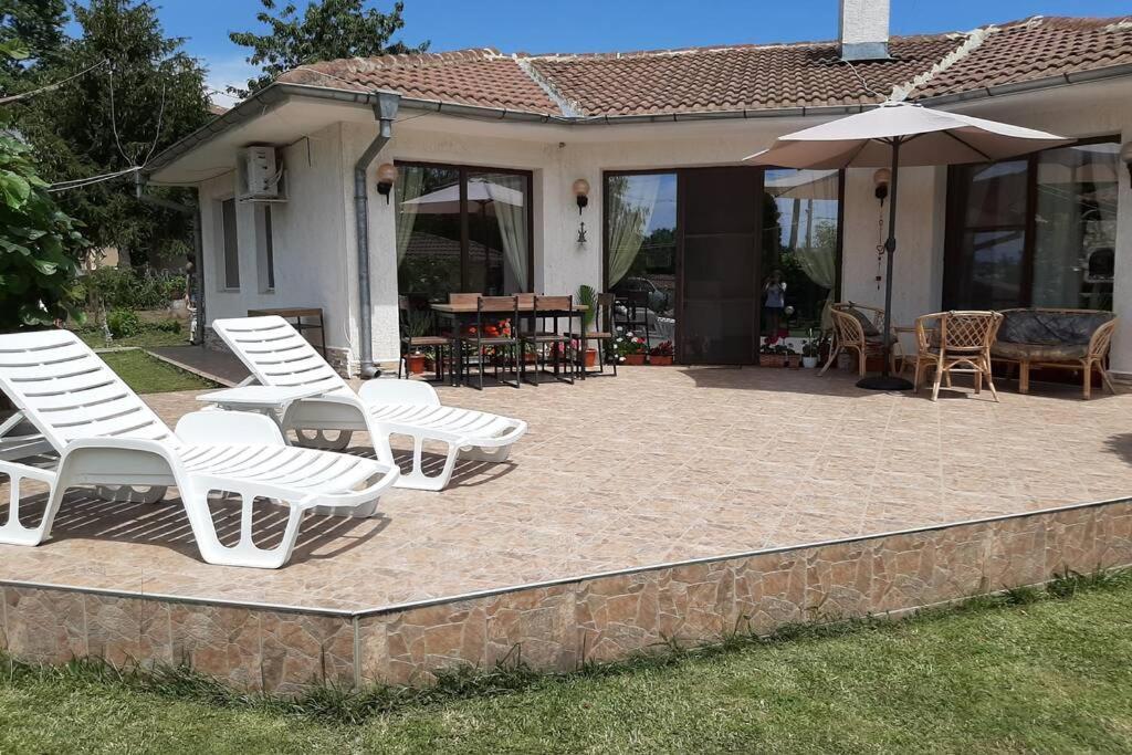 Guesthouse Oasis-Шабла Екстер'єр фото