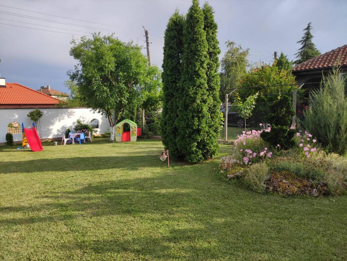 Guesthouse Oasis-Шабла Екстер'єр фото