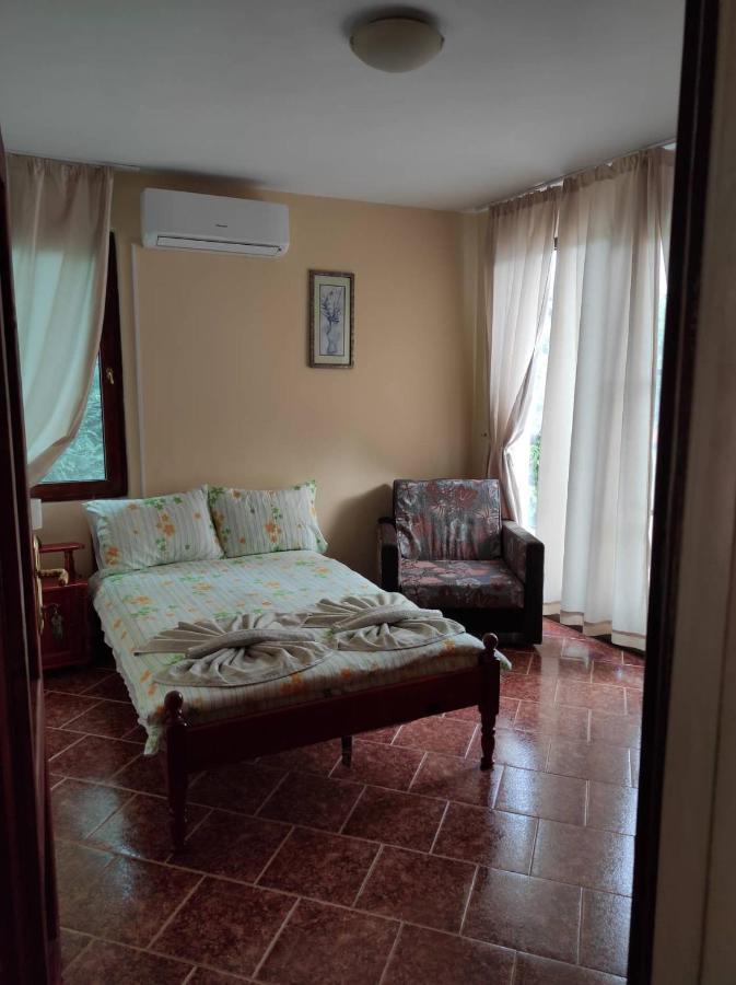 Guesthouse Oasis-Шабла Екстер'єр фото